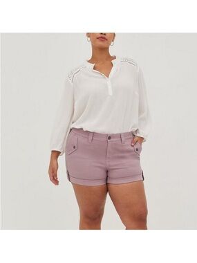 Size 20 torrid elderberry Mauve mid rise stretch twill Cuffed Shorts